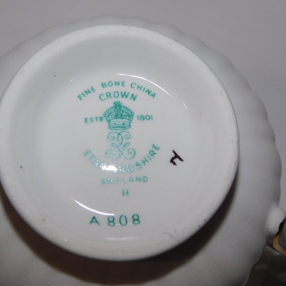 Vintage Staffordshire England Bone China Tea Cup & Saucer Green Vines - Picture 11 of 11